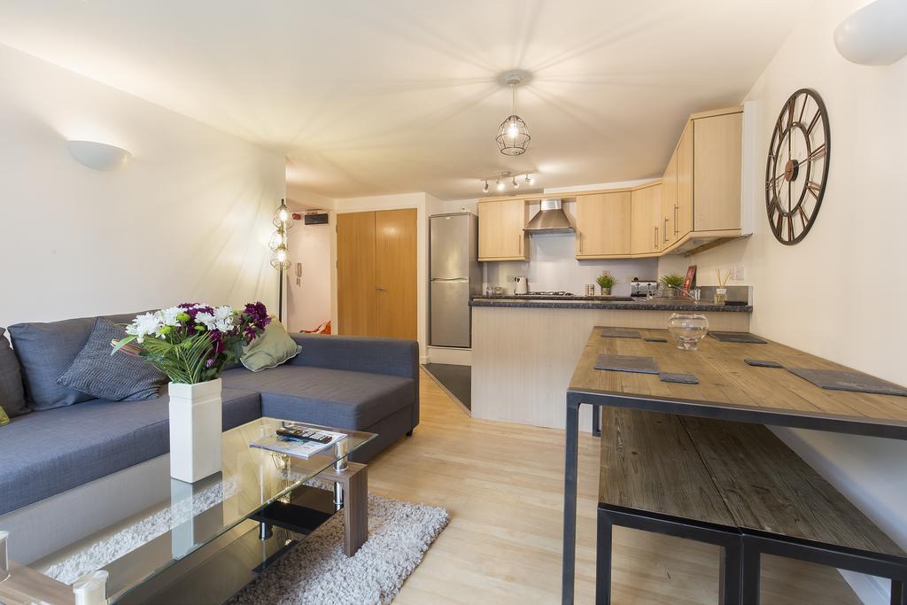 Raleigh Square - 2Br Ground-Floor Apartment In Нотингам Екстериор снимка